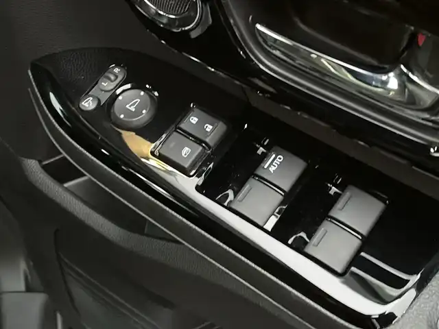 ホンダ Ｎ ＢＯＸ カスタム L ターボ 千葉県 2022(令4)年 3.2万km ミッドナイトブルービームM 純正8インチナビ/(フルセグTV/BT/CD/DVD/FM/AM)/バックカメラ/衝突被害軽減システム/車線逸脱警報/クルーズコントロール/ハーフレザーシート/両側パワースライドドア/横滑り防止装置/ETC/アイドリングストップ/LEDヘッドライト/フォグランプ/オートライト/ウィンカーミラー/電動格納ミラー/純正15インチAW/前席シートヒーター/シートリフター/パドルシフト/プッシュスタート/スマートキー/フロアマット/スペアキー