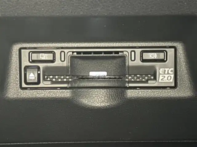 トヨタ アルファードハイブリット Z 佐賀県 2023(令5)年 5.2万km プラチナホワイトパールマイカ 純正14インチディスプレイオーディオplus/後席フリップダウンモニター/デジタルインナーミラー/左右独立ムーンルーフ/ヘッドアップディスプレイ/トヨタチームメイト/アドバンスドパーク/寒冷地仕様/パノラミックビューモニター/合皮シート/シートベンチレーション/ブラインドスポットモニター/コーナーセンサー/ワイヤレス充電/全席パワーシート/オットマン/電動リアゲート/純正18インチアルミホイール