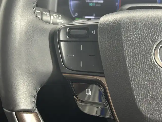 トヨタ アルファードハイブリット Z 佐賀県 2023(令5)年 5.2万km プラチナホワイトパールマイカ 純正14インチディスプレイオーディオplus/後席フリップダウンモニター/デジタルインナーミラー/左右独立ムーンルーフ/ヘッドアップディスプレイ/トヨタチームメイト/アドバンスドパーク/寒冷地仕様/パノラミックビューモニター/合皮シート/シートベンチレーション/ブラインドスポットモニター/コーナーセンサー/ワイヤレス充電/全席パワーシート/オットマン/電動リアゲート/純正18インチアルミホイール