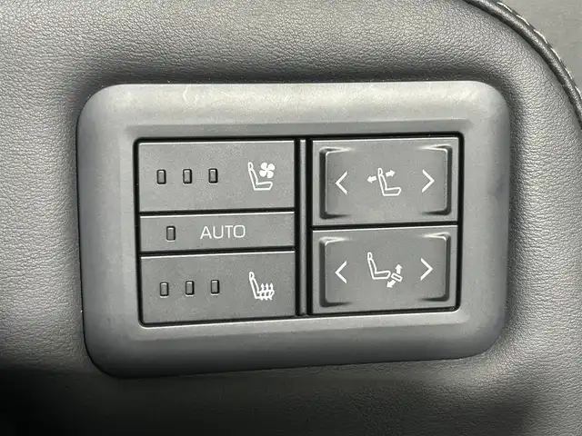 トヨタ アルファードハイブリット Z 佐賀県 2023(令5)年 5.2万km プラチナホワイトパールマイカ 純正14インチディスプレイオーディオplus/後席フリップダウンモニター/デジタルインナーミラー/左右独立ムーンルーフ/ヘッドアップディスプレイ/トヨタチームメイト/アドバンスドパーク/寒冷地仕様/パノラミックビューモニター/合皮シート/シートベンチレーション/ブラインドスポットモニター/コーナーセンサー/ワイヤレス充電/全席パワーシート/オットマン/電動リアゲート/純正18インチアルミホイール