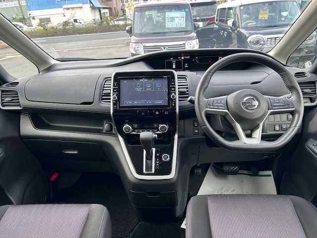 日産 セレナ ハイウェイスターVセレクションⅡ 大阪府 2018(平30)年 6万km ダイヤモンドブラック ９インチナビ　/フルセグ　/Ｂｌｕｅｔｏｏｔｈ　/全方位カメラ　/フリップダウンモニター　/クルーズコントロール　/両側パワースライドドア　/前後コーナーセンサー　/ドライブレコーダー　/ＥＴＣ　/ＬＥＤヘッドライト/マット/バイザー