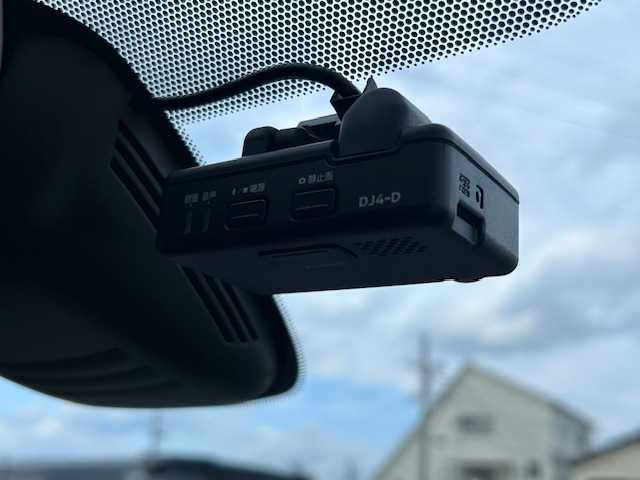 日産 セレナ ハイウェイスターVセレクションⅡ 大阪府 2018(平30)年 6万km ダイヤモンドブラック ９インチナビ　/フルセグ　/Ｂｌｕｅｔｏｏｔｈ　/全方位カメラ　/フリップダウンモニター　/クルーズコントロール　/両側パワースライドドア　/前後コーナーセンサー　/ドライブレコーダー　/ＥＴＣ　/ＬＥＤヘッドライト/マット/バイザー