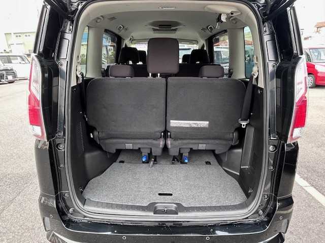 日産 セレナ ハイウェイスターVセレクションⅡ 大阪府 2018(平30)年 6万km ダイヤモンドブラック ９インチナビ　/フルセグ　/Ｂｌｕｅｔｏｏｔｈ　/全方位カメラ　/フリップダウンモニター　/クルーズコントロール　/両側パワースライドドア　/前後コーナーセンサー　/ドライブレコーダー　/ＥＴＣ　/ＬＥＤヘッドライト/マット/バイザー