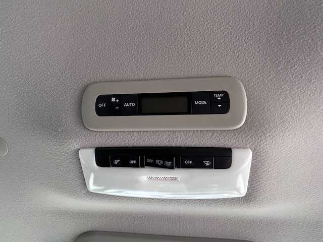 日産 セレナ ハイウェイスターVセレクションⅡ 大阪府 2018(平30)年 6万km ダイヤモンドブラック ９インチナビ　/フルセグ　/Ｂｌｕｅｔｏｏｔｈ　/全方位カメラ　/フリップダウンモニター　/クルーズコントロール　/両側パワースライドドア　/前後コーナーセンサー　/ドライブレコーダー　/ＥＴＣ　/ＬＥＤヘッドライト/マット/バイザー