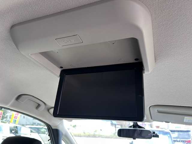 日産 セレナ ハイウェイスターVセレクションⅡ 大阪府 2018(平30)年 6万km ダイヤモンドブラック ９インチナビ　/フルセグ　/Ｂｌｕｅｔｏｏｔｈ　/全方位カメラ　/フリップダウンモニター　/クルーズコントロール　/両側パワースライドドア　/前後コーナーセンサー　/ドライブレコーダー　/ＥＴＣ　/ＬＥＤヘッドライト/マット/バイザー