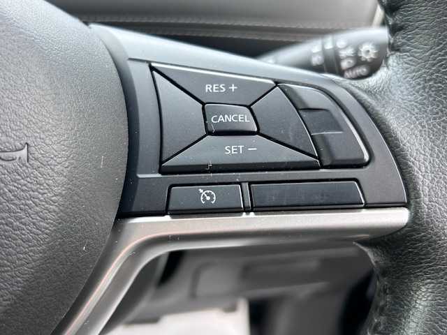 日産 セレナ ハイウェイスターVセレクションⅡ 大阪府 2018(平30)年 6万km ダイヤモンドブラック ９インチナビ　/フルセグ　/Ｂｌｕｅｔｏｏｔｈ　/全方位カメラ　/フリップダウンモニター　/クルーズコントロール　/両側パワースライドドア　/前後コーナーセンサー　/ドライブレコーダー　/ＥＴＣ　/ＬＥＤヘッドライト/マット/バイザー