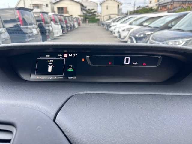 日産 セレナ ハイウェイスターVセレクションⅡ 大阪府 2018(平30)年 6万km ダイヤモンドブラック ９インチナビ　/フルセグ　/Ｂｌｕｅｔｏｏｔｈ　/全方位カメラ　/フリップダウンモニター　/クルーズコントロール　/両側パワースライドドア　/前後コーナーセンサー　/ドライブレコーダー　/ＥＴＣ　/ＬＥＤヘッドライト/マット/バイザー