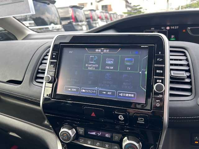 日産 セレナ ハイウェイスターVセレクションⅡ 大阪府 2018(平30)年 6万km ダイヤモンドブラック ９インチナビ　/フルセグ　/Ｂｌｕｅｔｏｏｔｈ　/全方位カメラ　/フリップダウンモニター　/クルーズコントロール　/両側パワースライドドア　/前後コーナーセンサー　/ドライブレコーダー　/ＥＴＣ　/ＬＥＤヘッドライト/マット/バイザー