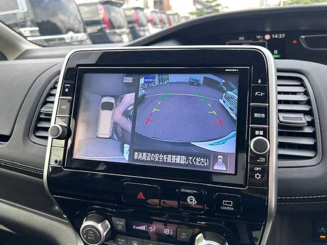 日産 セレナ ハイウェイスターVセレクションⅡ 大阪府 2018(平30)年 6万km ダイヤモンドブラック ９インチナビ　/フルセグ　/Ｂｌｕｅｔｏｏｔｈ　/全方位カメラ　/フリップダウンモニター　/クルーズコントロール　/両側パワースライドドア　/前後コーナーセンサー　/ドライブレコーダー　/ＥＴＣ　/ＬＥＤヘッドライト/マット/バイザー