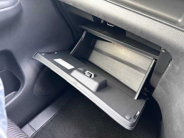 日産 セレナ ハイウェイスターVセレクションⅡ 大阪府 2018(平30)年 6万km ダイヤモンドブラック ９インチナビ　/フルセグ　/Ｂｌｕｅｔｏｏｔｈ　/全方位カメラ　/フリップダウンモニター　/クルーズコントロール　/両側パワースライドドア　/前後コーナーセンサー　/ドライブレコーダー　/ＥＴＣ　/ＬＥＤヘッドライト/マット/バイザー