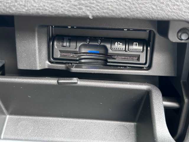 日産 セレナ ハイウェイスターVセレクションⅡ 大阪府 2018(平30)年 6万km ダイヤモンドブラック ９インチナビ　/フルセグ　/Ｂｌｕｅｔｏｏｔｈ　/全方位カメラ　/フリップダウンモニター　/クルーズコントロール　/両側パワースライドドア　/前後コーナーセンサー　/ドライブレコーダー　/ＥＴＣ　/ＬＥＤヘッドライト/マット/バイザー