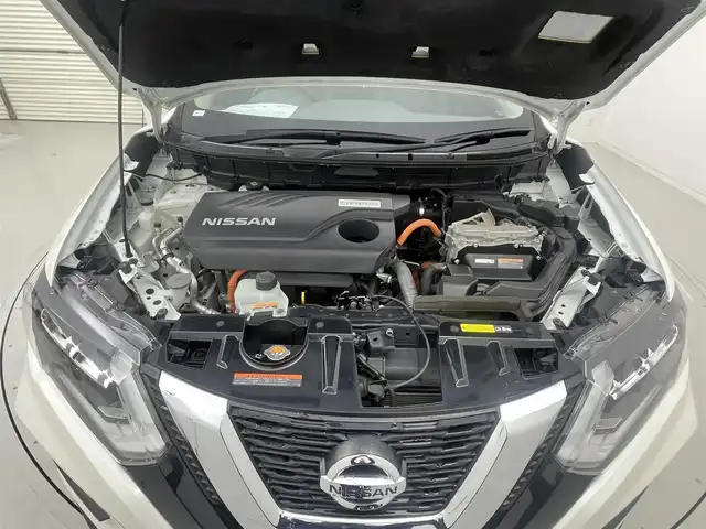 日産 エクストレイル ハイブリッド 20X 茨城県 2017(平29)年 5.3万km ブリリアントホワイトパール プロパイロット/車線逸脱警報システム/車線逸脱防止支援システム/後側方車両検知警報システム/エマージェンシーブレーキ/純正ナビゲーションMM517D-L/コーナーセンサー/パワーバックドア/ハイビームアシスト/インテリルームミラー