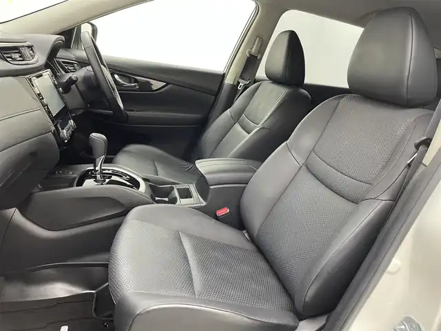 日産 エクストレイル ハイブリッド 20X 茨城県 2017(平29)年 5.3万km ブリリアントホワイトパール プロパイロット/車線逸脱警報システム/車線逸脱防止支援システム/後側方車両検知警報システム/エマージェンシーブレーキ/純正ナビゲーションMM517D-L/コーナーセンサー/パワーバックドア/ハイビームアシスト/インテリルームミラー