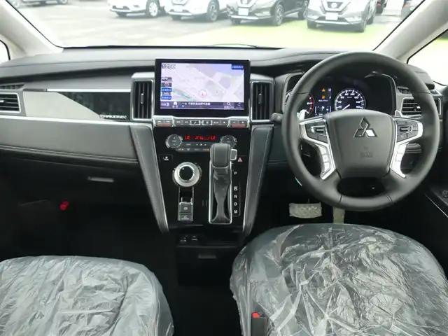 三菱 デリカＤ：５ シャモニー 千葉県 2025(令7)年 0.1千km パールⅡ CHAMONIX (7人)　4WD　e-Assist/オリジナルナビ取付パッケージ＋リアモニター取付パッケージ(25/300)　ステップレス　（7人）D:5専用11型ナビゲーション(322/300)/e-Assist/・衝突被害軽減ブレーキシステム（FCM）/・車線逸脱警報システム（LDW）/・誤発進抑制機能（前進＆後退時）（UMS）/・レーダークルーズコントロールシステム（ACC）/・オートマチックハイビーム[AHB]/エレクトリックテールゲート/両側パワースライドドア/純正メモリーナビ/地デジTV/【DVD/CD再生機能　Bluetooth接続】/【Apple CarPlay　Android Auto対応】/マルチアラウンドモニター/ハーフレザーシート/運転席パワーシート/前席シートヒーター/革巻きステアリング/ステアリングヒーター/ステアリングスイッチ/パドルシフト/LEDヘッドライト/ウインカーミラー/純正18インチアルミホイル/サイド/カーテンエアバッグ/スマートキー