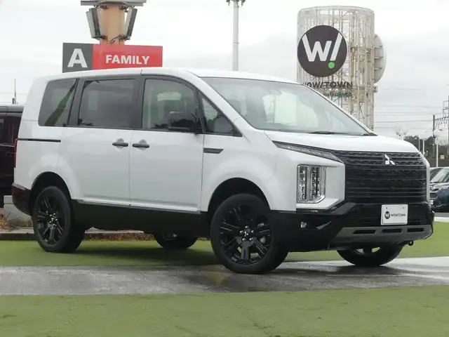 三菱 デリカＤ：５ シャモニー 千葉県 2025(令7)年 0.1千km パールⅡ CHAMONIX (7人)　4WD　e-Assist/オリジナルナビ取付パッケージ＋リアモニター取付パッケージ(25/300)　ステップレス　（7人）D:5専用11型ナビゲーション(322/300)/e-Assist/・衝突被害軽減ブレーキシステム（FCM）/・車線逸脱警報システム（LDW）/・誤発進抑制機能（前進＆後退時）（UMS）/・レーダークルーズコントロールシステム（ACC）/・オートマチックハイビーム[AHB]/エレクトリックテールゲート/両側パワースライドドア/純正メモリーナビ/地デジTV/【DVD/CD再生機能　Bluetooth接続】/【Apple CarPlay　Android Auto対応】/マルチアラウンドモニター/ハーフレザーシート/運転席パワーシート/前席シートヒーター/革巻きステアリング/ステアリングヒーター/ステアリングスイッチ/パドルシフト/LEDヘッドライト/ウインカーミラー/純正18インチアルミホイル/サイド/カーテンエアバッグ/スマートキー