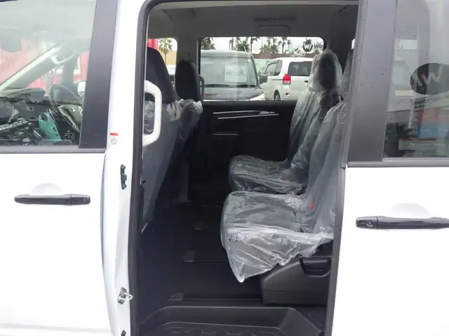 三菱 デリカＤ：５ シャモニー 千葉県 2025(令7)年 0.1千km パールⅡ CHAMONIX (7人)　4WD　e-Assist/オリジナルナビ取付パッケージ＋リアモニター取付パッケージ(25/300)　ステップレス　（7人）D:5専用11型ナビゲーション(322/300)/e-Assist/・衝突被害軽減ブレーキシステム（FCM）/・車線逸脱警報システム（LDW）/・誤発進抑制機能（前進＆後退時）（UMS）/・レーダークルーズコントロールシステム（ACC）/・オートマチックハイビーム[AHB]/エレクトリックテールゲート/両側パワースライドドア/純正メモリーナビ/地デジTV/【DVD/CD再生機能　Bluetooth接続】/【Apple CarPlay　Android Auto対応】/マルチアラウンドモニター/ハーフレザーシート/運転席パワーシート/前席シートヒーター/革巻きステアリング/ステアリングヒーター/ステアリングスイッチ/パドルシフト/LEDヘッドライト/ウインカーミラー/純正18インチアルミホイル/サイド/カーテンエアバッグ/スマートキー