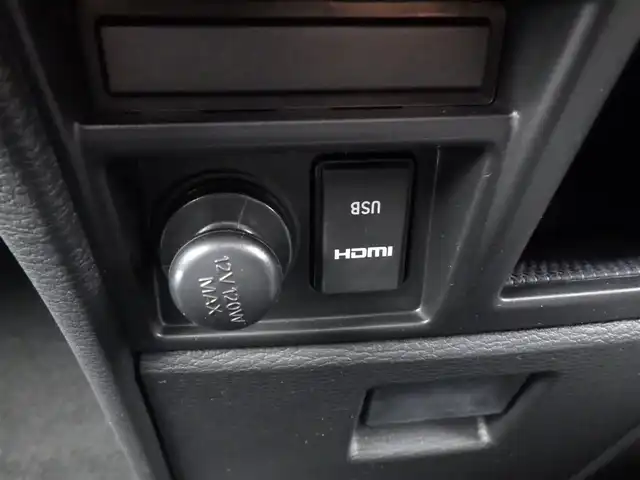 三菱 デリカＤ：５ シャモニー 千葉県 2025(令7)年 0.1千km パールⅡ CHAMONIX (7人)　4WD　e-Assist/オリジナルナビ取付パッケージ＋リアモニター取付パッケージ(25/300)　ステップレス　（7人）D:5専用11型ナビゲーション(322/300)/e-Assist/・衝突被害軽減ブレーキシステム（FCM）/・車線逸脱警報システム（LDW）/・誤発進抑制機能（前進＆後退時）（UMS）/・レーダークルーズコントロールシステム（ACC）/・オートマチックハイビーム[AHB]/エレクトリックテールゲート/両側パワースライドドア/純正メモリーナビ/地デジTV/【DVD/CD再生機能　Bluetooth接続】/【Apple CarPlay　Android Auto対応】/マルチアラウンドモニター/ハーフレザーシート/運転席パワーシート/前席シートヒーター/革巻きステアリング/ステアリングヒーター/ステアリングスイッチ/パドルシフト/LEDヘッドライト/ウインカーミラー/純正18インチアルミホイル/サイド/カーテンエアバッグ/スマートキー