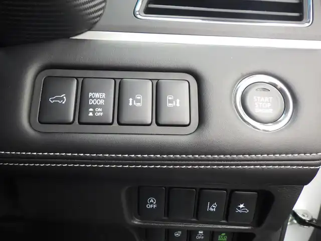 三菱 デリカＤ：５ シャモニー 千葉県 2025(令7)年 0.1千km パールⅡ CHAMONIX (7人)　4WD　e-Assist/オリジナルナビ取付パッケージ＋リアモニター取付パッケージ(25/300)　ステップレス　（7人）D:5専用11型ナビゲーション(322/300)/e-Assist/・衝突被害軽減ブレーキシステム（FCM）/・車線逸脱警報システム（LDW）/・誤発進抑制機能（前進＆後退時）（UMS）/・レーダークルーズコントロールシステム（ACC）/・オートマチックハイビーム[AHB]/エレクトリックテールゲート/両側パワースライドドア/純正メモリーナビ/地デジTV/【DVD/CD再生機能　Bluetooth接続】/【Apple CarPlay　Android Auto対応】/マルチアラウンドモニター/ハーフレザーシート/運転席パワーシート/前席シートヒーター/革巻きステアリング/ステアリングヒーター/ステアリングスイッチ/パドルシフト/LEDヘッドライト/ウインカーミラー/純正18インチアルミホイル/サイド/カーテンエアバッグ/スマートキー