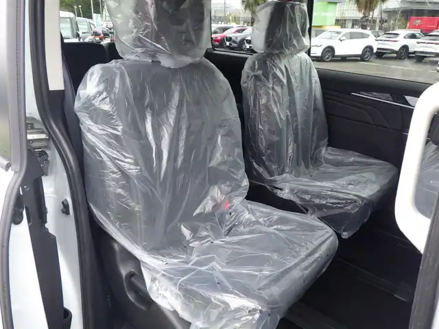 三菱 デリカＤ：５ シャモニー 千葉県 2025(令7)年 0.1千km パールⅡ CHAMONIX (7人)　4WD　e-Assist/オリジナルナビ取付パッケージ＋リアモニター取付パッケージ(25/300)　ステップレス　（7人）D:5専用11型ナビゲーション(322/300)/e-Assist/・衝突被害軽減ブレーキシステム（FCM）/・車線逸脱警報システム（LDW）/・誤発進抑制機能（前進＆後退時）（UMS）/・レーダークルーズコントロールシステム（ACC）/・オートマチックハイビーム[AHB]/エレクトリックテールゲート/両側パワースライドドア/純正メモリーナビ/地デジTV/【DVD/CD再生機能　Bluetooth接続】/【Apple CarPlay　Android Auto対応】/マルチアラウンドモニター/ハーフレザーシート/運転席パワーシート/前席シートヒーター/革巻きステアリング/ステアリングヒーター/ステアリングスイッチ/パドルシフト/LEDヘッドライト/ウインカーミラー/純正18インチアルミホイル/サイド/カーテンエアバッグ/スマートキー