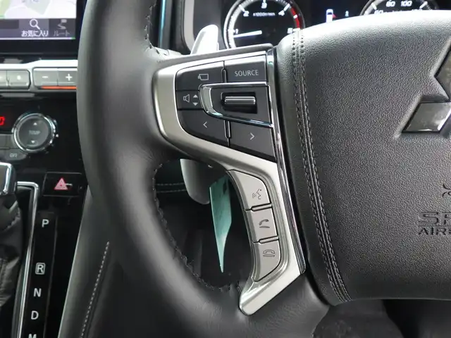 三菱 デリカＤ：５ シャモニー 千葉県 2025(令7)年 0.1千km パールⅡ CHAMONIX (7人)　4WD　e-Assist/オリジナルナビ取付パッケージ＋リアモニター取付パッケージ(25/300)　ステップレス　（7人）D:5専用11型ナビゲーション(322/300)/e-Assist/・衝突被害軽減ブレーキシステム（FCM）/・車線逸脱警報システム（LDW）/・誤発進抑制機能（前進＆後退時）（UMS）/・レーダークルーズコントロールシステム（ACC）/・オートマチックハイビーム[AHB]/エレクトリックテールゲート/両側パワースライドドア/純正メモリーナビ/地デジTV/【DVD/CD再生機能　Bluetooth接続】/【Apple CarPlay　Android Auto対応】/マルチアラウンドモニター/ハーフレザーシート/運転席パワーシート/前席シートヒーター/革巻きステアリング/ステアリングヒーター/ステアリングスイッチ/パドルシフト/LEDヘッドライト/ウインカーミラー/純正18インチアルミホイル/サイド/カーテンエアバッグ/スマートキー