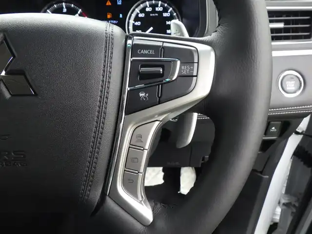 三菱 デリカＤ：５ シャモニー 千葉県 2025(令7)年 0.1千km パールⅡ CHAMONIX (7人)　4WD　e-Assist/オリジナルナビ取付パッケージ＋リアモニター取付パッケージ(25/300)　ステップレス　（7人）D:5専用11型ナビゲーション(322/300)/e-Assist/・衝突被害軽減ブレーキシステム（FCM）/・車線逸脱警報システム（LDW）/・誤発進抑制機能（前進＆後退時）（UMS）/・レーダークルーズコントロールシステム（ACC）/・オートマチックハイビーム[AHB]/エレクトリックテールゲート/両側パワースライドドア/純正メモリーナビ/地デジTV/【DVD/CD再生機能　Bluetooth接続】/【Apple CarPlay　Android Auto対応】/マルチアラウンドモニター/ハーフレザーシート/運転席パワーシート/前席シートヒーター/革巻きステアリング/ステアリングヒーター/ステアリングスイッチ/パドルシフト/LEDヘッドライト/ウインカーミラー/純正18インチアルミホイル/サイド/カーテンエアバッグ/スマートキー