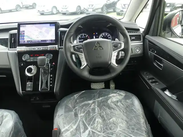 三菱 デリカＤ：５ シャモニー 千葉県 2025(令7)年 0.1千km パールⅡ CHAMONIX (7人)　4WD　e-Assist/オリジナルナビ取付パッケージ＋リアモニター取付パッケージ(25/300)　ステップレス　（7人）D:5専用11型ナビゲーション(322/300)/e-Assist/・衝突被害軽減ブレーキシステム（FCM）/・車線逸脱警報システム（LDW）/・誤発進抑制機能（前進＆後退時）（UMS）/・レーダークルーズコントロールシステム（ACC）/・オートマチックハイビーム[AHB]/エレクトリックテールゲート/両側パワースライドドア/純正メモリーナビ/地デジTV/【DVD/CD再生機能　Bluetooth接続】/【Apple CarPlay　Android Auto対応】/マルチアラウンドモニター/ハーフレザーシート/運転席パワーシート/前席シートヒーター/革巻きステアリング/ステアリングヒーター/ステアリングスイッチ/パドルシフト/LEDヘッドライト/ウインカーミラー/純正18インチアルミホイル/サイド/カーテンエアバッグ/スマートキー