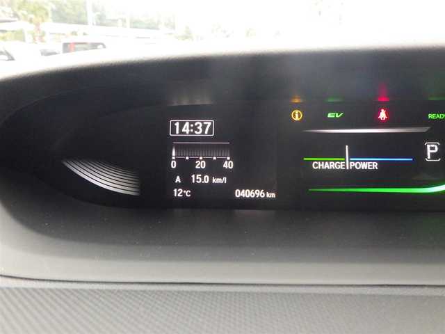 ホンダ ステップワゴン スパーダ eHEV G ホンダS 千葉県 2021(令3)年 4.1万km プラチナホワイトパール ホンダセンシング/・衝突軽減ブレーキ（CMBS）/・車線維持支援システム（LKAS）/・アダプティブクルーズコントロール（ACC）/・後方誤発進抑制機能/・誤発進抑制機能/両側パワースライドドア/純正メモリーナビ/地デジTV/【DVD/CD再生機能　Bluetooth接続】/バックカメラ/革巻きステアリング/ステアリングスイッチ/ETC（2.0）/LEDヘッドライト/フォグライト/ウインカーミラー/純正16インチアルミホイル/スマートキー