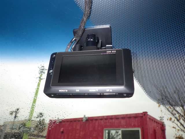 ホンダ ステップワゴン スパーダ eHEV G ホンダS 千葉県 2021(令3)年 4.1万km プラチナホワイトパール ホンダセンシング/・衝突軽減ブレーキ（CMBS）/・車線維持支援システム（LKAS）/・アダプティブクルーズコントロール（ACC）/・後方誤発進抑制機能/・誤発進抑制機能/両側パワースライドドア/純正メモリーナビ/地デジTV/【DVD/CD再生機能　Bluetooth接続】/バックカメラ/革巻きステアリング/ステアリングスイッチ/ETC（2.0）/LEDヘッドライト/フォグライト/ウインカーミラー/純正16インチアルミホイル/スマートキー