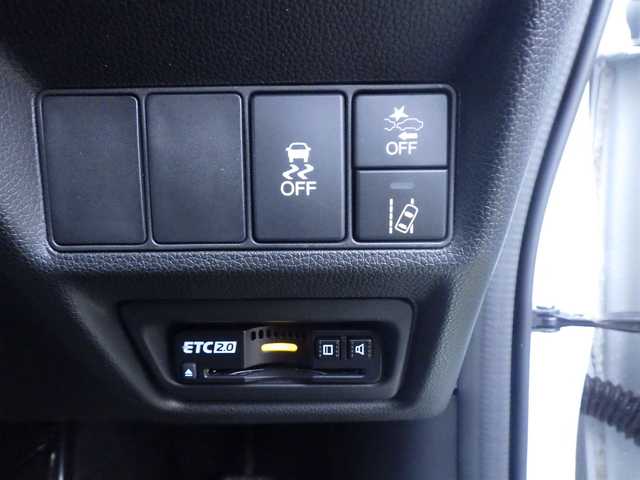 ホンダ ステップワゴン スパーダ eHEV G ホンダS 千葉県 2021(令3)年 4.1万km プラチナホワイトパール ホンダセンシング/・衝突軽減ブレーキ（CMBS）/・車線維持支援システム（LKAS）/・アダプティブクルーズコントロール（ACC）/・後方誤発進抑制機能/・誤発進抑制機能/両側パワースライドドア/純正メモリーナビ/地デジTV/【DVD/CD再生機能　Bluetooth接続】/バックカメラ/革巻きステアリング/ステアリングスイッチ/ETC（2.0）/LEDヘッドライト/フォグライト/ウインカーミラー/純正16インチアルミホイル/スマートキー