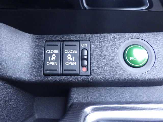 ホンダ ステップワゴン スパーダ eHEV G ホンダS 千葉県 2021(令3)年 4.1万km プラチナホワイトパール ホンダセンシング/・衝突軽減ブレーキ（CMBS）/・車線維持支援システム（LKAS）/・アダプティブクルーズコントロール（ACC）/・後方誤発進抑制機能/・誤発進抑制機能/両側パワースライドドア/純正メモリーナビ/地デジTV/【DVD/CD再生機能　Bluetooth接続】/バックカメラ/革巻きステアリング/ステアリングスイッチ/ETC（2.0）/LEDヘッドライト/フォグライト/ウインカーミラー/純正16インチアルミホイル/スマートキー