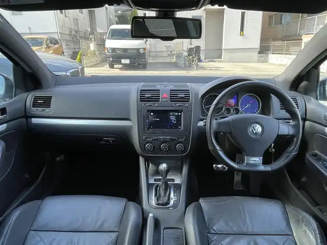 フォルクスワーゲン ゴルフ R32 埼玉県 2006(平18)年 5.2万km 黒 本革シート/シートヒーター/社外ディスプレイオーディオ/バックカメラ/純正１８インチAW/HIDライト/キーレス