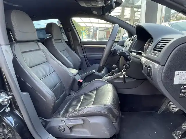 フォルクスワーゲン ゴルフ R32 埼玉県 2006(平18)年 5.2万km 黒 本革シート/シートヒーター/社外ディスプレイオーディオ/バックカメラ/純正１８インチAW/HIDライト/キーレス