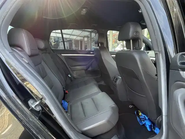 フォルクスワーゲン ゴルフ R32 埼玉県 2006(平18)年 5.2万km 黒 本革シート/シートヒーター/社外ディスプレイオーディオ/バックカメラ/純正１８インチAW/HIDライト/キーレス