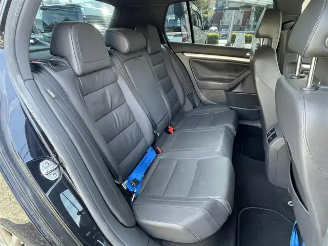 フォルクスワーゲン ゴルフ R32 埼玉県 2006(平18)年 5.2万km 黒 本革シート/シートヒーター/社外ディスプレイオーディオ/バックカメラ/純正１８インチAW/HIDライト/キーレス