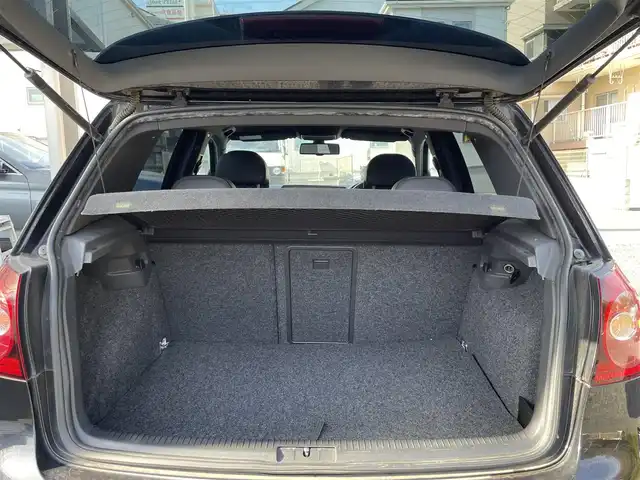 フォルクスワーゲン ゴルフ R32 埼玉県 2006(平18)年 5.2万km 黒 本革シート/シートヒーター/社外ディスプレイオーディオ/バックカメラ/純正１８インチAW/HIDライト/キーレス