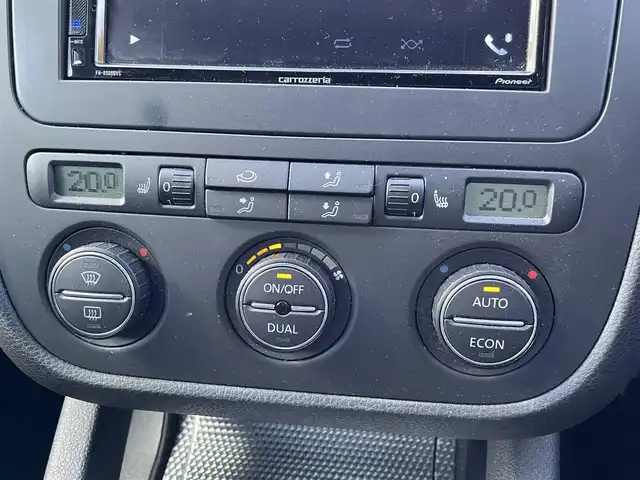 フォルクスワーゲン ゴルフ R32 埼玉県 2006(平18)年 5.2万km 黒 本革シート/シートヒーター/社外ディスプレイオーディオ/バックカメラ/純正１８インチAW/HIDライト/キーレス