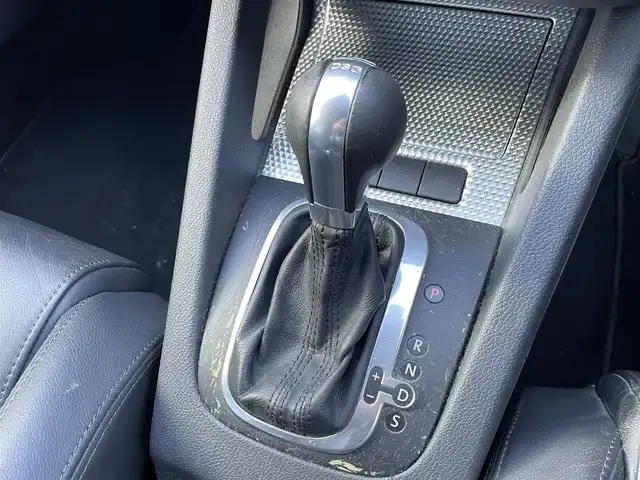 フォルクスワーゲン ゴルフ R32 埼玉県 2006(平18)年 5.2万km 黒 本革シート/シートヒーター/社外ディスプレイオーディオ/バックカメラ/純正１８インチAW/HIDライト/キーレス