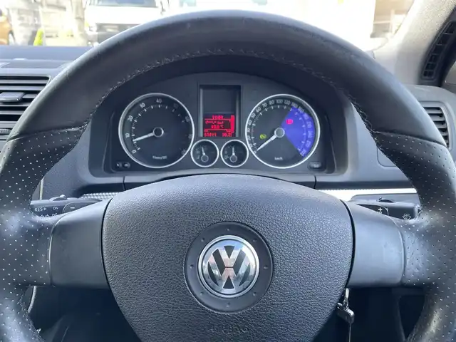 フォルクスワーゲン ゴルフ R32 埼玉県 2006(平18)年 5.2万km 黒 本革シート/シートヒーター/社外ディスプレイオーディオ/バックカメラ/純正１８インチAW/HIDライト/キーレス