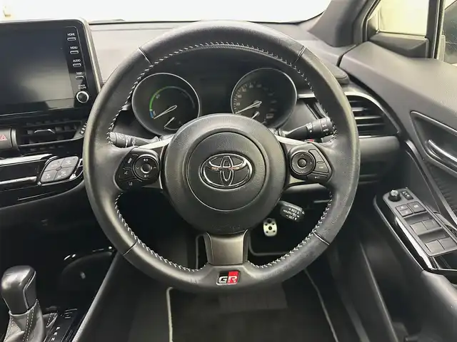 トヨタ Ｃ－ＨＲ S GRスポーツ 兵庫県 2020(令2)年 4.6万km ホワイトパールクリスタルシャイン 純正ディスプレイオーディオ(USB/フルセグ/Bluetooth/Miracast)/全方位カメラ/ハーフレザーシート/シートヒーター(D+N席)/純正19インチアルミホイール/純正フロアマット/追従型クルーズコントロール/前後ドライブレコーダー/オートライト/オートマチックハイビーム/LEDヘッドライト/ビルトインETC/レーンキープアシスト