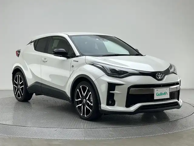 トヨタ Ｃ－ＨＲ S GRスポーツ 兵庫県 2020(令2)年 4.6万km ホワイトパールクリスタルシャイン 純正ディスプレイオーディオ(USB/フルセグ/Bluetooth/Miracast)/全方位カメラ/ハーフレザーシート/シートヒーター(D+N席)/純正19インチアルミホイール/純正フロアマット/追従型クルーズコントロール/前後ドライブレコーダー/オートライト/オートマチックハイビーム/LEDヘッドライト/ビルトインETC/レーンキープアシスト