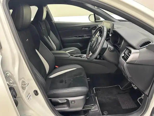 トヨタ Ｃ－ＨＲ S GRスポーツ 兵庫県 2020(令2)年 4.6万km ホワイトパールクリスタルシャイン 純正ディスプレイオーディオ(USB/フルセグ/Bluetooth/Miracast)/全方位カメラ/ハーフレザーシート/シートヒーター(D+N席)/純正19インチアルミホイール/純正フロアマット/追従型クルーズコントロール/前後ドライブレコーダー/オートライト/オートマチックハイビーム/LEDヘッドライト/ビルトインETC/レーンキープアシスト