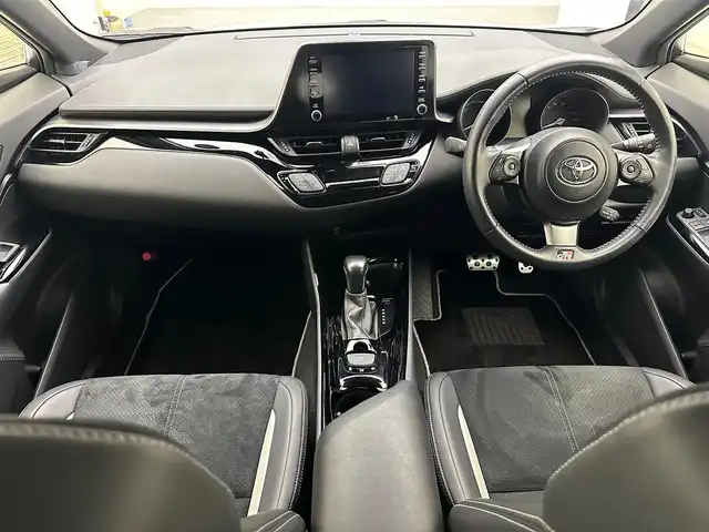 トヨタ Ｃ－ＨＲ S GRスポーツ 兵庫県 2020(令2)年 4.6万km ホワイトパールクリスタルシャイン 純正ディスプレイオーディオ(USB/フルセグ/Bluetooth/Miracast)/全方位カメラ/ハーフレザーシート/シートヒーター(D+N席)/純正19インチアルミホイール/純正フロアマット/追従型クルーズコントロール/前後ドライブレコーダー/オートライト/オートマチックハイビーム/LEDヘッドライト/ビルトインETC/レーンキープアシスト