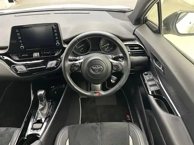 トヨタ Ｃ－ＨＲ S GRスポーツ 兵庫県 2020(令2)年 4.6万km ホワイトパールクリスタルシャイン 純正ディスプレイオーディオ(USB/フルセグ/Bluetooth/Miracast)/全方位カメラ/ハーフレザーシート/シートヒーター(D+N席)/純正19インチアルミホイール/純正フロアマット/追従型クルーズコントロール/前後ドライブレコーダー/オートライト/オートマチックハイビーム/LEDヘッドライト/ビルトインETC/レーンキープアシスト