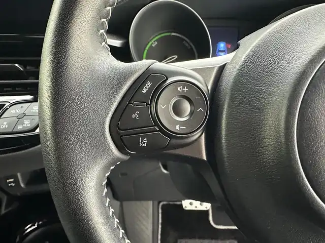 トヨタ Ｃ－ＨＲ S GRスポーツ 兵庫県 2020(令2)年 4.6万km ホワイトパールクリスタルシャイン 純正ディスプレイオーディオ(USB/フルセグ/Bluetooth/Miracast)/全方位カメラ/ハーフレザーシート/シートヒーター(D+N席)/純正19インチアルミホイール/純正フロアマット/追従型クルーズコントロール/前後ドライブレコーダー/オートライト/オートマチックハイビーム/LEDヘッドライト/ビルトインETC/レーンキープアシスト