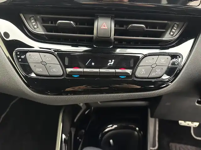 トヨタ Ｃ－ＨＲ S GRスポーツ 兵庫県 2020(令2)年 4.6万km ホワイトパールクリスタルシャイン 純正ディスプレイオーディオ(USB/フルセグ/Bluetooth/Miracast)/全方位カメラ/ハーフレザーシート/シートヒーター(D+N席)/純正19インチアルミホイール/純正フロアマット/追従型クルーズコントロール/前後ドライブレコーダー/オートライト/オートマチックハイビーム/LEDヘッドライト/ビルトインETC/レーンキープアシスト