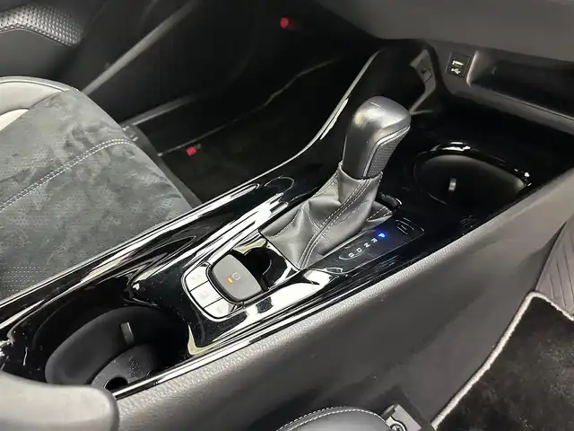 トヨタ Ｃ－ＨＲ S GRスポーツ 兵庫県 2020(令2)年 4.6万km ホワイトパールクリスタルシャイン 純正ディスプレイオーディオ(USB/フルセグ/Bluetooth/Miracast)/全方位カメラ/ハーフレザーシート/シートヒーター(D+N席)/純正19インチアルミホイール/純正フロアマット/追従型クルーズコントロール/前後ドライブレコーダー/オートライト/オートマチックハイビーム/LEDヘッドライト/ビルトインETC/レーンキープアシスト