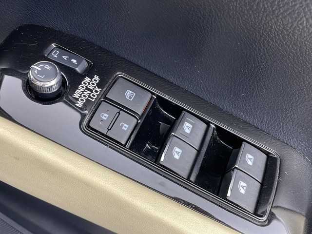 トヨタ ヴェルファイア X 千葉県 2016(平28)年 6.7万km ブラック ダブルサンルーフ/純正10インチメモリーナビ/・フルセグTV/・Bluetooth接続/・DVD再生可能/パノラミックビューモニター/純正フリップダウンモニター/両側パワースライドドア/前後コーナーセンサー/LEDヘッドライト/スマートキー/後席AC100V電源/社外シートカバー/ビルトインETC