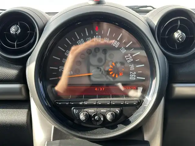 ＭＩＮＩ ミニ クロスオーバー クーパー D 群馬県 2015(平27)年 5万km コスミックブルーM ワンオーナー/社外メモリーナビ（AVIC-R205）/（FM/AM/CD/DVD/BT/AUX/iPod）/フルセグテレビ/社外ドラレコ（前方 20R-012）/バックカメラ/ETC/横滑り防止装置/革巻きステアリング/電動格納ミラー/フォグランプ/純正アルミホイール/純正マット/取扱説明書/保証書/社外ホイール付きスタッドレスタイヤ積込
