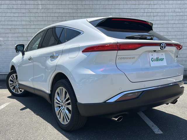 トヨタ ハリアー ハイブリッド G 秋田県 2023(令5)年 5.3万km プラチナホワイトパールマイカ ・4WD/・純正8インチコネクテッドナビ/・フルセグTV/・ETC2.0/・セーフティセンス/・デジタルインナーミラー/・パワーバックドア/・LEDヘッドランプ/・フォグランプ/・オートライト/・純正18インチアルミ/・革巻きステアリングホイール/・ハーフレザーシート/・パワーシート/・左右独立温度調整オートエアコン/・スマートエントリー