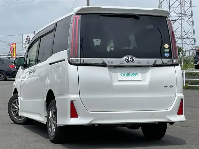 トヨタ ノア Si ダブルバイビーⅡ 道央・札幌 2020(令2)年 3.7万km ホワイトパールクリスタルシャイン ４WD/寒冷地仕様/純正ディーラーOPナビ/CD/DVD/BT/フルセグ/プリクラッシュセーフティ/横滑り防止装置/クルーズコントロール/レーンキープアシスト/クリアランスソナー/バックカメラ/ビルトインETC/アイドリングストップ/ECOMODE/ワイパーデアイサー/両側パワースライドドア/ハーフレザーシート/革巻きステアリング/ステアリングリモコン/MTモード付AT/レーダー探知機/プッシュスタート/スマートキー/LEDヘッドライト/オートライト/オートハイビーム/フォグランプ/電動格納ミラー/ウィンカーミラー/純正フロアマット/ドアバイザー/スペアキー/純正エンジンスターター